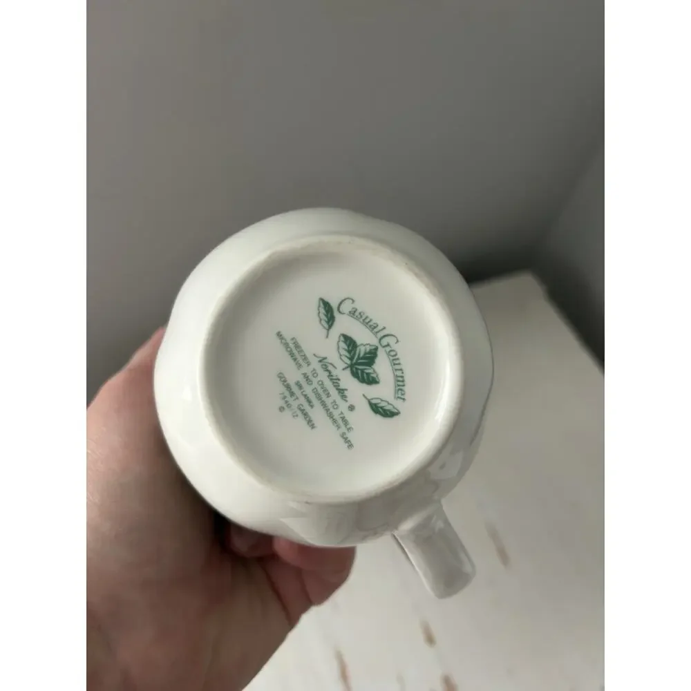 Noritake Japan GOURMET GARDEN Casual Gourmet Botanic Flowers Creamer. EUC!